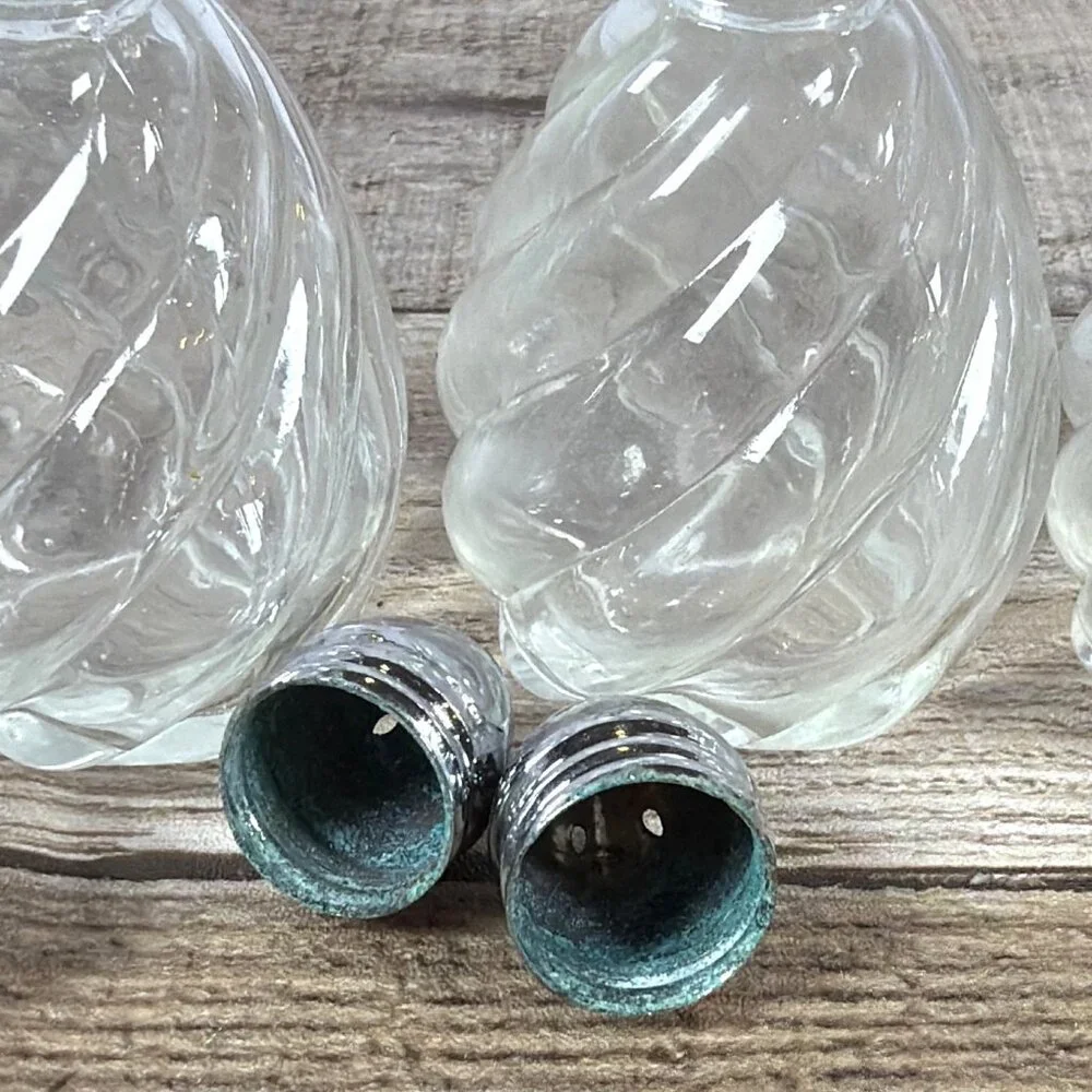 Set Of 4 Clear Glass I Rice Swirl Salt Pepper Mini Shakers Japan 1950s Vintage - Picture 6 of 13